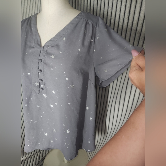 Torrid Georgette Button PlacketBlouse Size 00 (Out of Stock online) - Picture 10 of 15